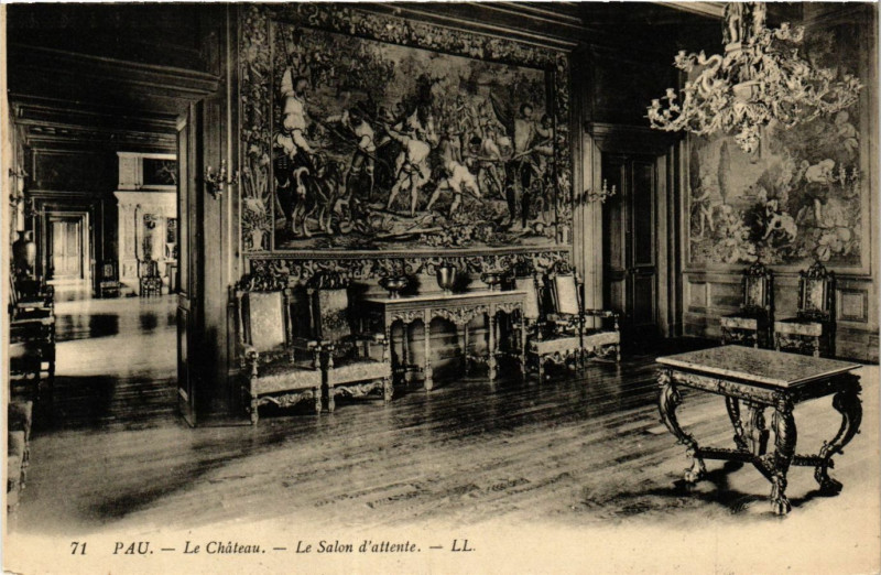 Carte postale ancienne Pau Le Chateau-Le Salon d'attente à Pau