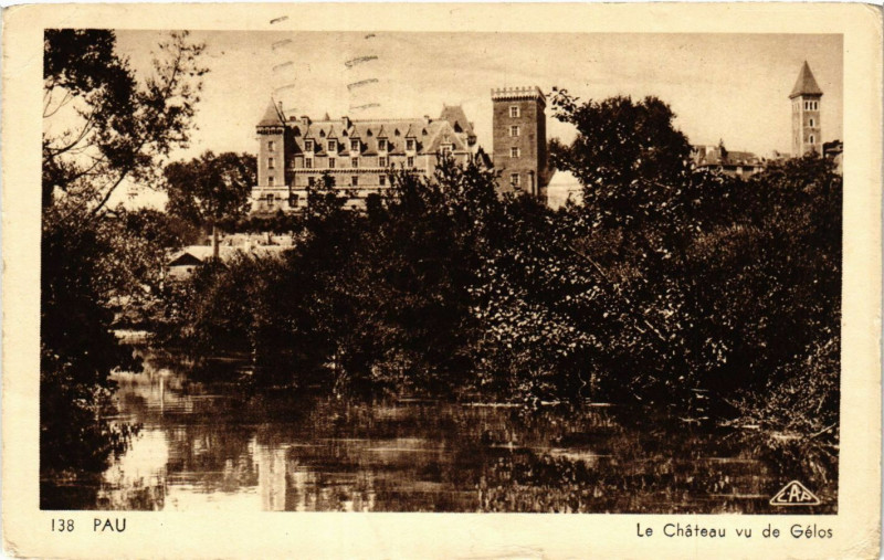 Carte postale ancienne Pau Le Chateau vu de Gelos à Pau