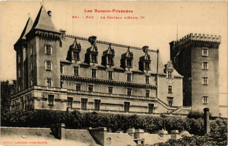 Carte postale ancienne Pau Le Chateau Henri Iv à Pau