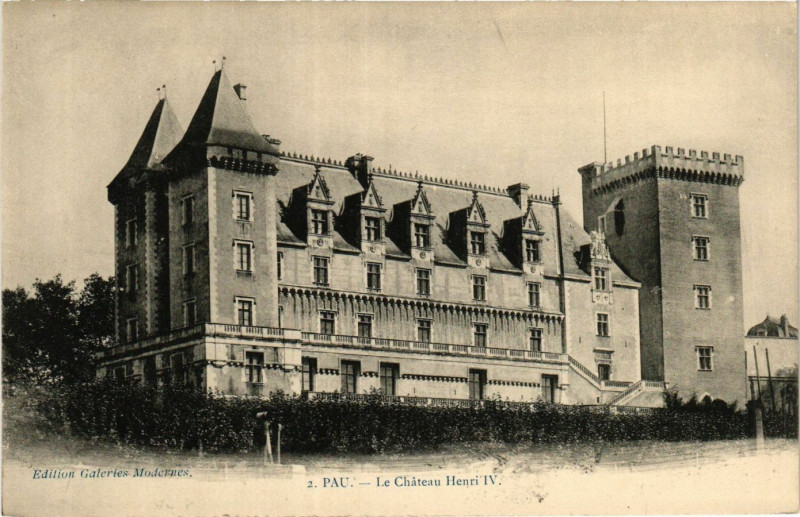 Carte postale ancienne Pau Le Chateau Henri Iv à Pau
