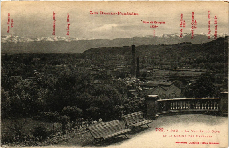 Carte postale ancienne Pau La Vallée du Gave et la Chaine des Pyrenées à Pau