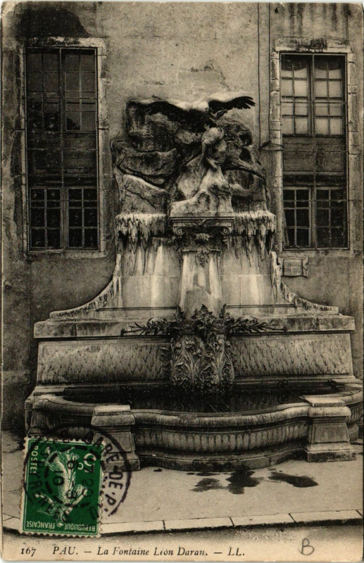 Carte postale ancienne Pau La Fontaine Leon Daran à Pau