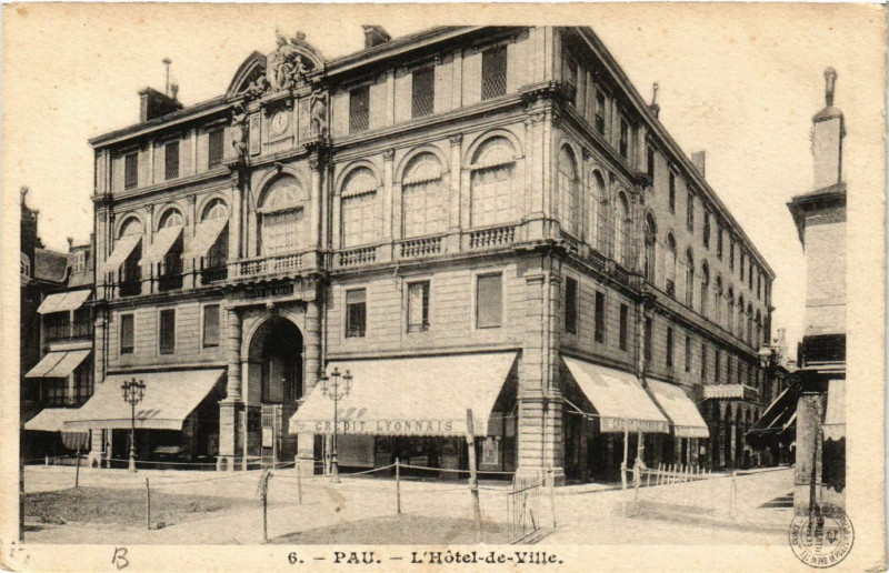 Carte postale ancienne Pau L'Hotel de Ville à Pau