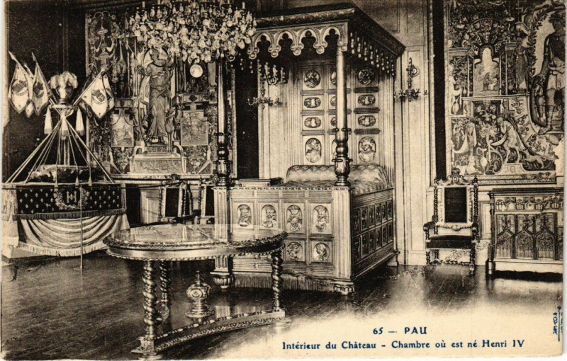 Carte postale ancienne Pau Interieur du Chateau-Chambre ou est ne Henri Iv à Pau