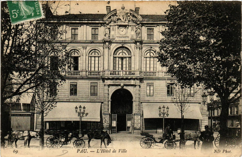 Carte postale ancienne Pau Hotel de Ville à Pau