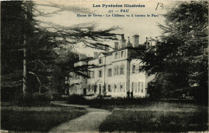 Carte postale ancienne Pau Haras de Gelos-Le Chateau vu A Travers le Parc à Pau