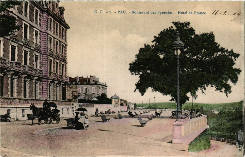 Carte postale ancienne Pau Boulevard des Pyrenées-Hotel de France à Pau
