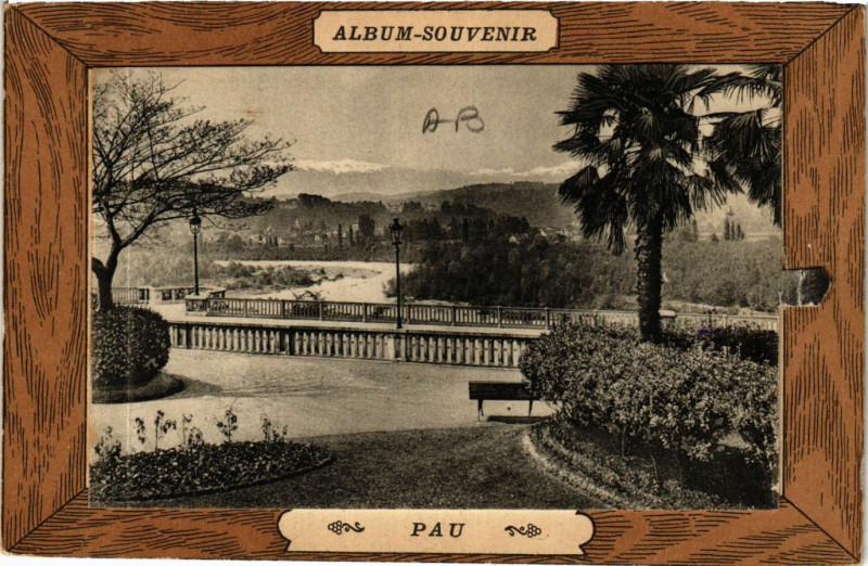 Carte postale ancienne Pau Album Souvenir à Pau