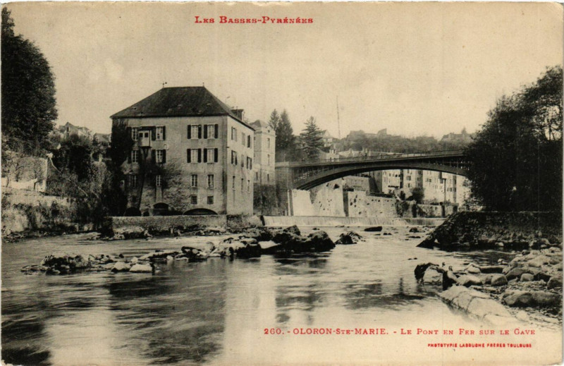 Carte postale ancienne Oloron Sainte-Marie Le Pont en fer sur le gave à Oloron-Sainte-Marie