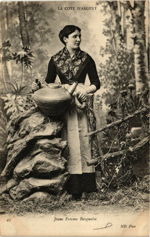 Carte postale ancienne Jeune Femme Basquaise