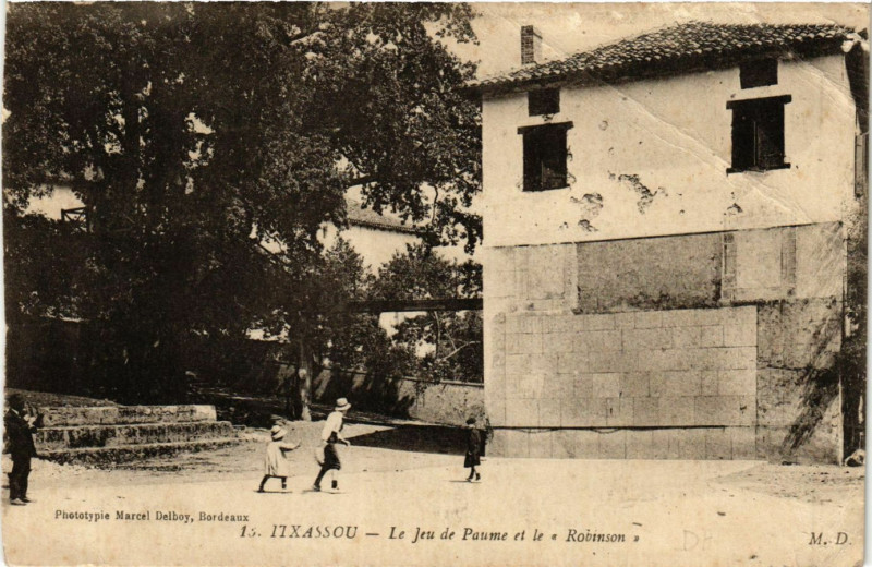 Carte postale ancienne Itxassou Le Jeu de Paume et le Robinson à Itxassou