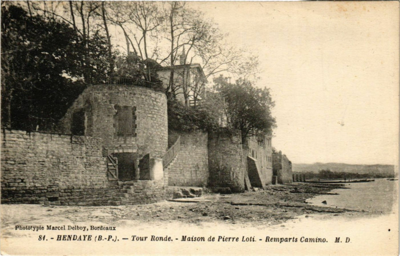 Carte postale ancienne Hendaye Tour Ronde-Maison de Pierre Loti-Remparts Camino à Hendaye