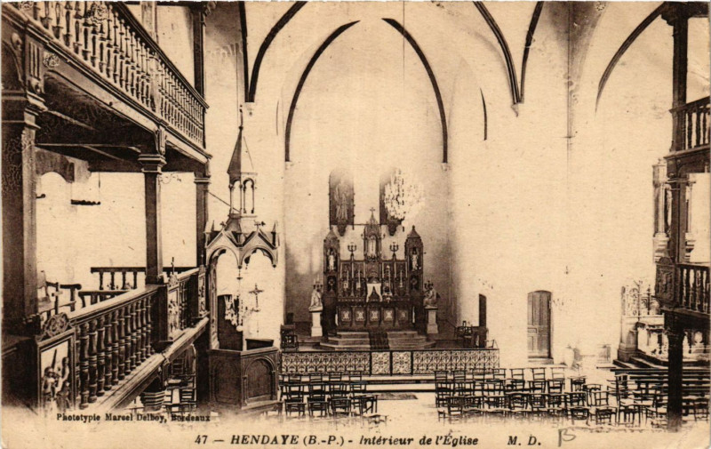 Carte postale ancienne Hendaye Interieur de l'Eglise à Hendaye