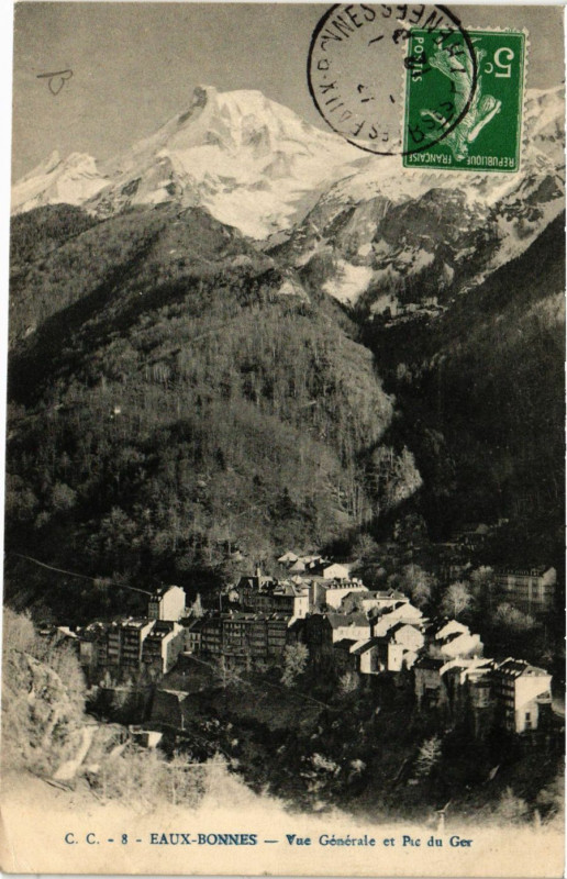 Carte postale ancienne Eaux-Bonnes Vue générale et Pic du Ger à Eaux-Bonnes
