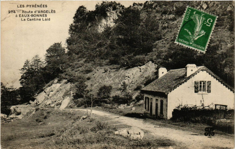 Carte postale ancienne Eaux-Bonnes Route d'Argeles-La Cantine Leid à Eaux-Bonnes