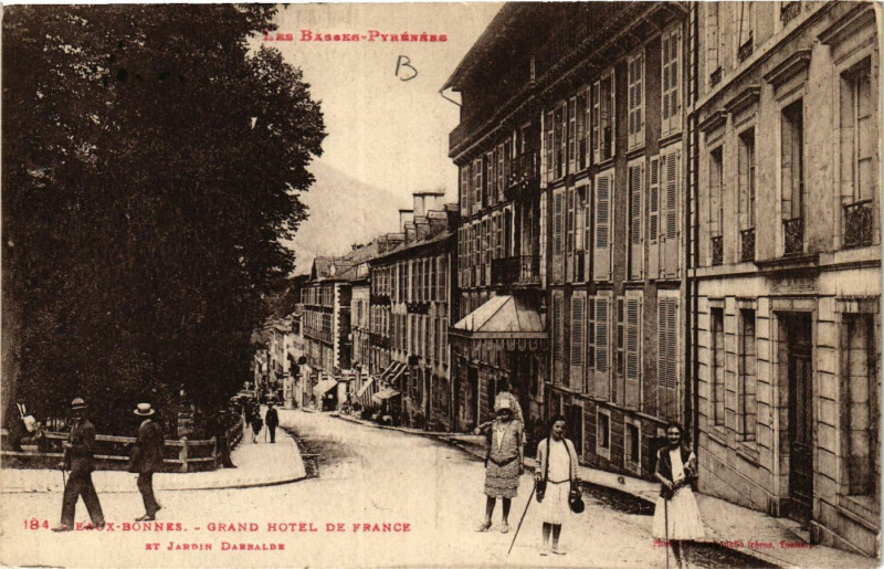 Carte postale ancienne Eaux-Bonnes Grand Hotel de France et Jardin Darralde à Eaux-Bonnes