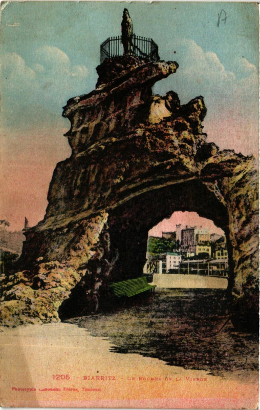 Carte postale ancienne Biarritz Le Rocher de la Vierge à Biarritz