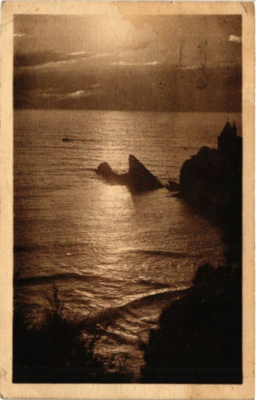Carte postale ancienne Biarritz Contre jour a la cote des Basques à Biarritz