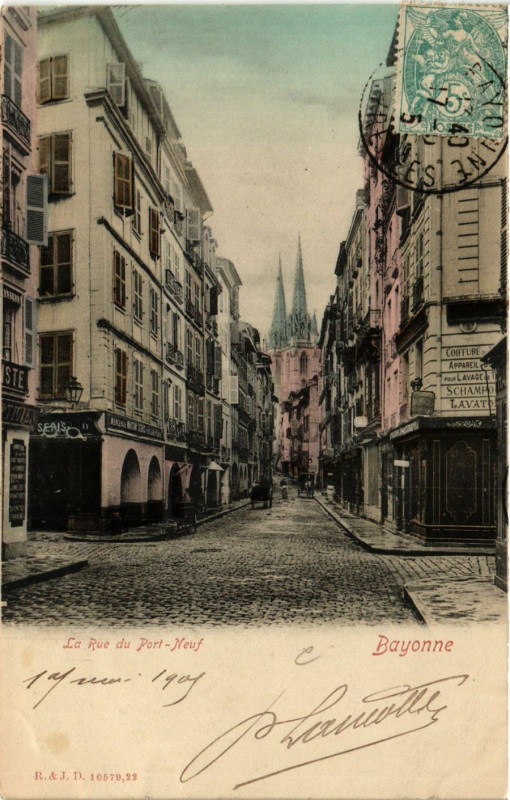 Carte postale ancienne Bayonne La Rue du Port Neuf à Bayonne