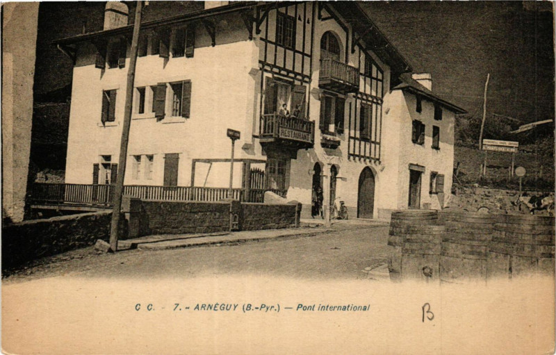 Carte postale ancienne Arneguy Pont International à Arnéguy