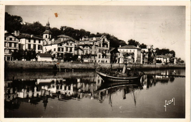 Carte postale ancienne Saint-Jean-de-Luz - Les Pittoresques maisons de Ciboure à Saint-Jean-de-Luz
