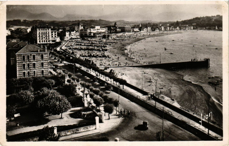Carte postale ancienne Saint-Jean-de-Luz - Vue générale de la plage à Saint-Jean-de-Luz