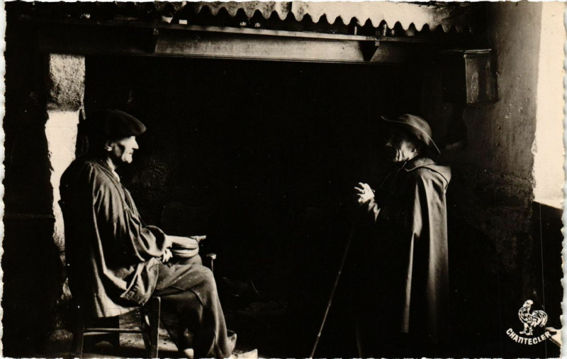 Carte postale ancienne Les Pyrenées - En Bearn - Un brin de causette devant la cheminée