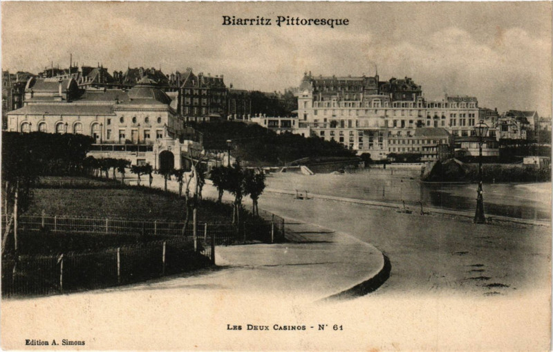 Carte postale ancienne Biarritz Pittoresque - Les Deux Casinos à Biarritz
