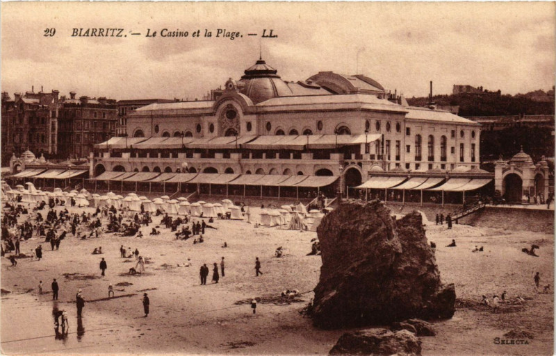 Carte postale ancienne Biarritz - Le Casino et la Plage à Biarritz