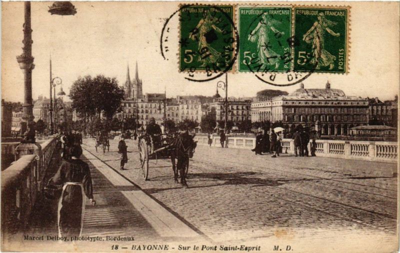 Carte postale ancienne Bayonne-sur-le Pont Saint-Esprit à Bayonne