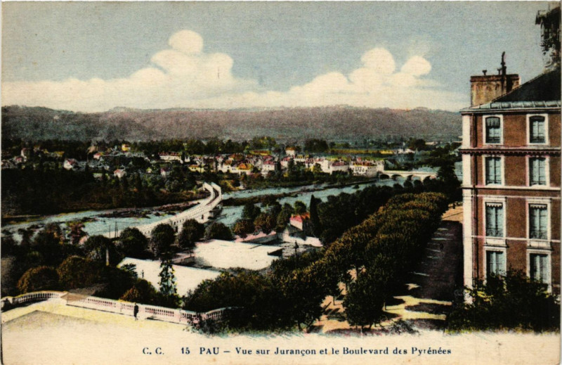 Carte postale ancienne Pau - Vue sur Jurancon et le Boulevard des Pyrenées à Pau