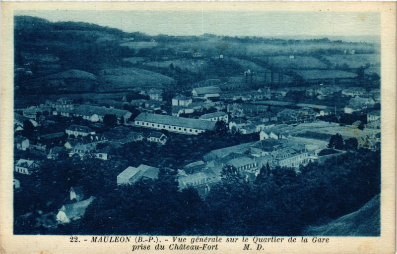 Carte postale ancienne Mauleon - Vue générale sur le Quartier de la Gare