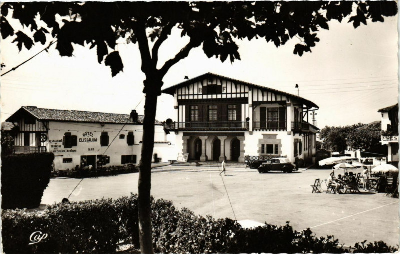 Carte postale ancienne Bidart- Place de l'Hotel de Ville à Bidart
