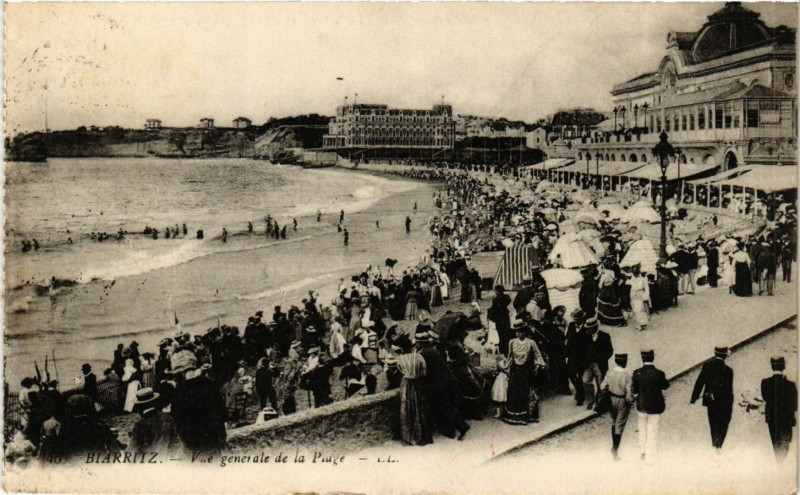 Carte postale ancienne Biarritz - Vue générale de la Plage à Biarritz