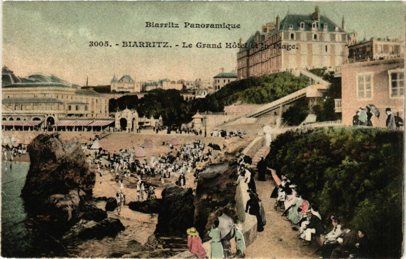 Carte postale ancienne Biarritz - Le Grand Hotel et la Plage à Biarritz