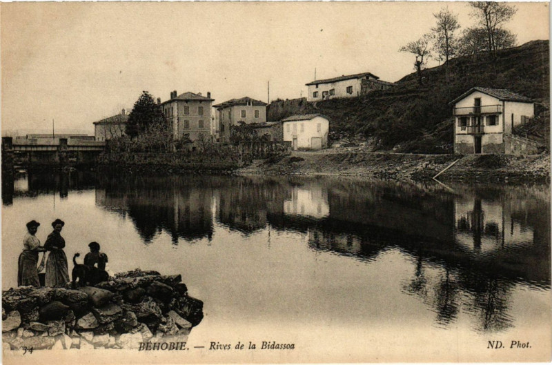 Carte postale ancienne Behobie - Rives de la Bidassoa