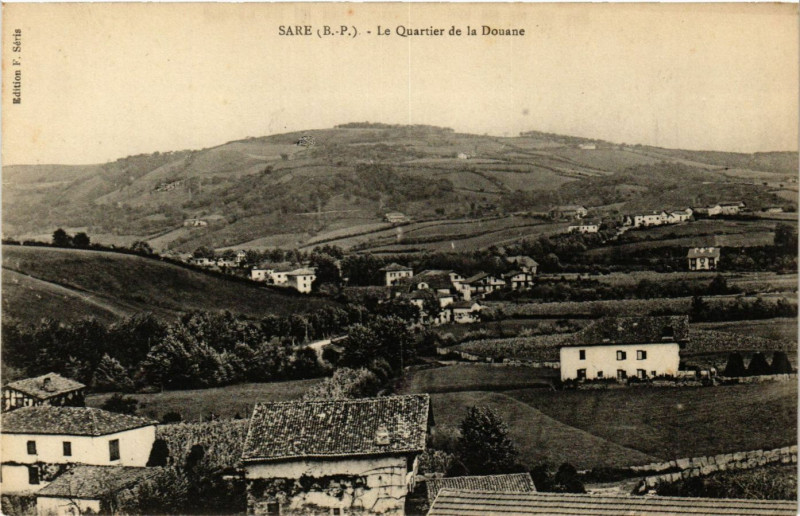Carte postale ancienne Sare - Le Quartier de la Douane à Sare