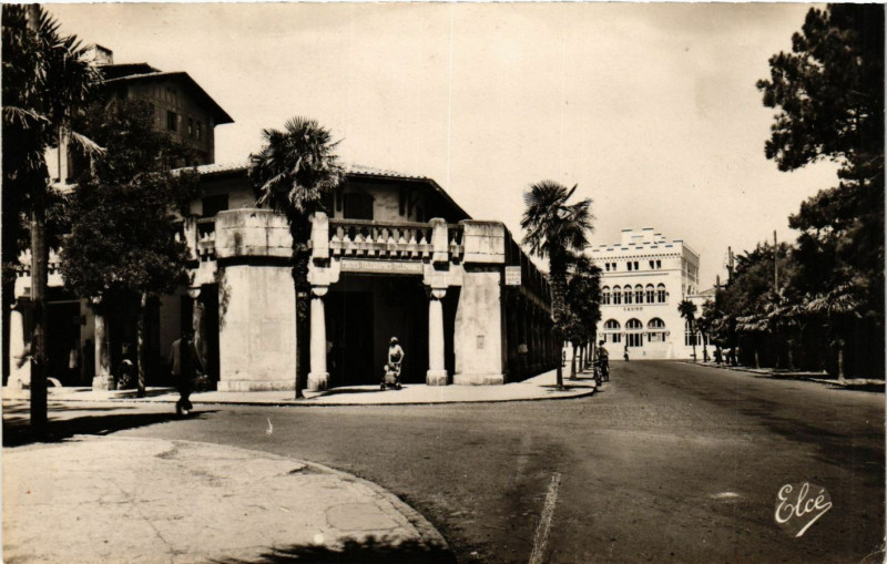 Carte postale ancienne Hendaye-Plage - La Poste et le Casino à Hendaye
