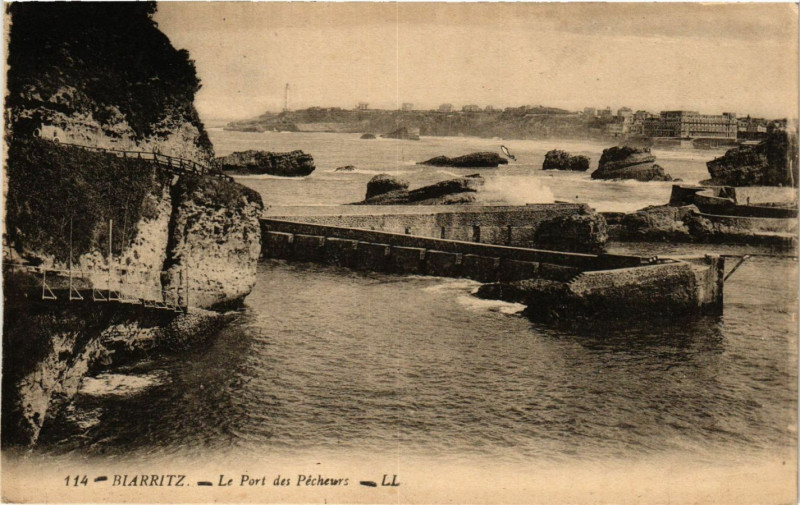 Carte postale ancienne Biarritz - Le Port des Pecheurs à Biarritz