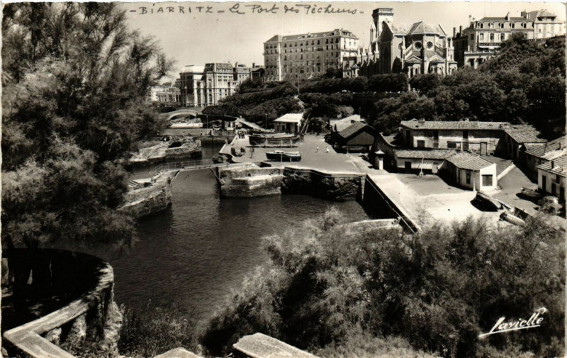 Carte postale ancienne Biarritz - Le Port des Pecheurs à Biarritz