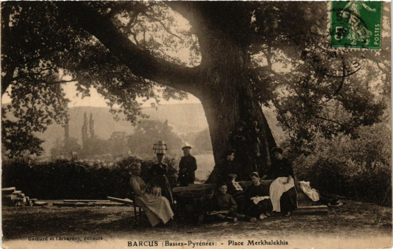 Carte postale ancienne Barcus - Place Merkhalekin à Barcus