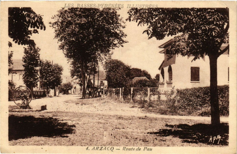 Carte postale ancienne Arzacq - Route de Pau à Pau