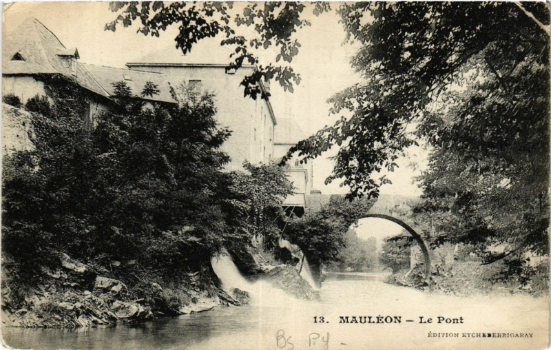 Carte postale ancienne Mauleon Le Pont