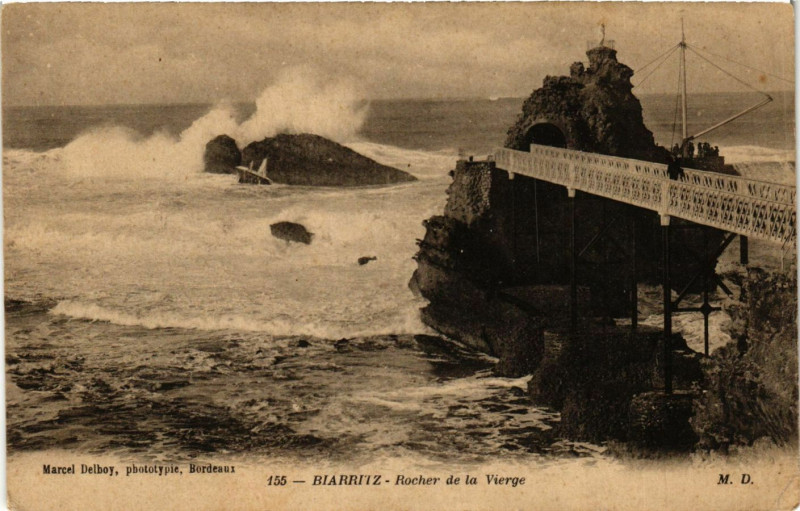 Carte postale ancienne Biarritz Rocher de la Vierge à Biarritz