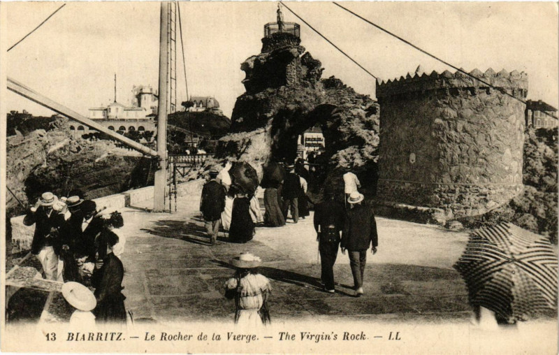 Carte postale ancienne Biarritz Le Rocher de la Vierge à Biarritz