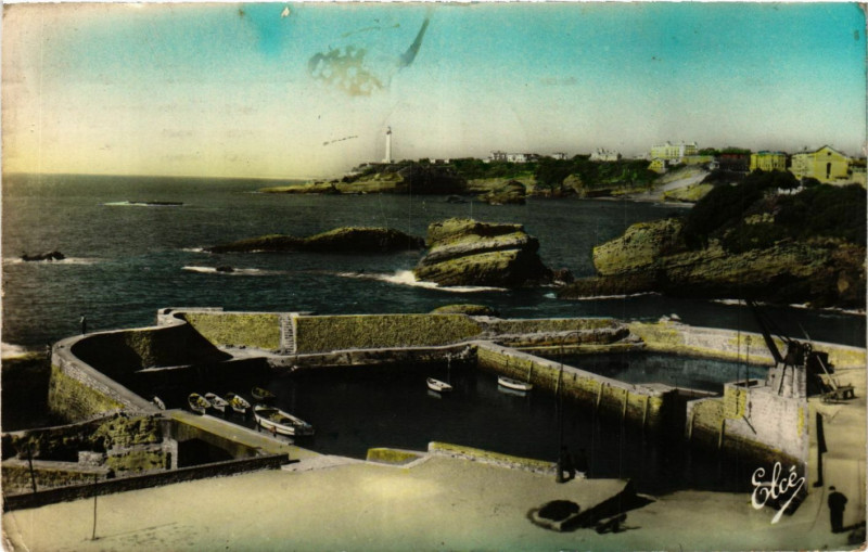 Carte postale ancienne Biarritz Le Port Vieux et la Phare à Biarritz