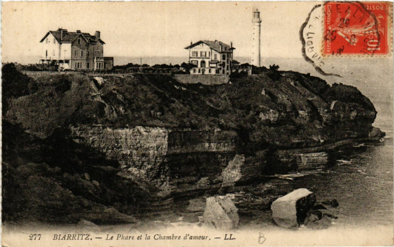 Carte postale ancienne Biarritz Le Phare et la Chambre d'amour à Biarritz