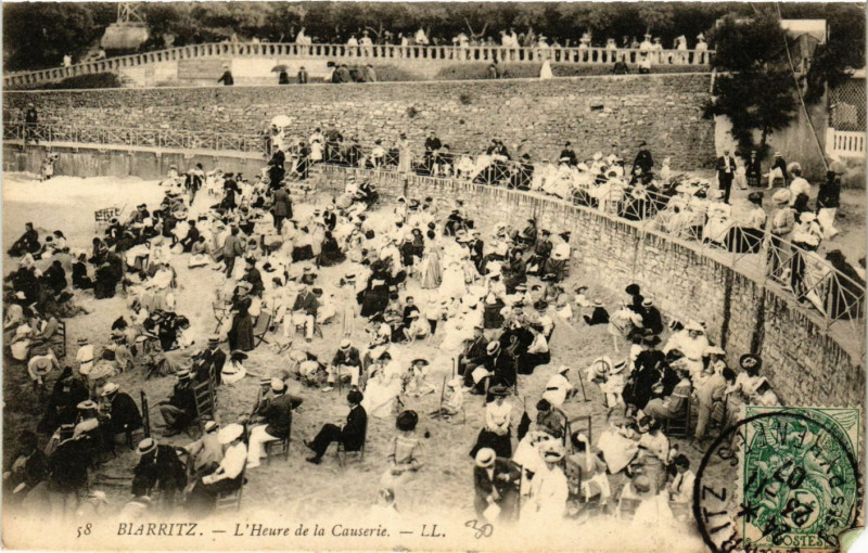 Carte postale ancienne Biarritz L'Heure de la Causerie à Biarritz