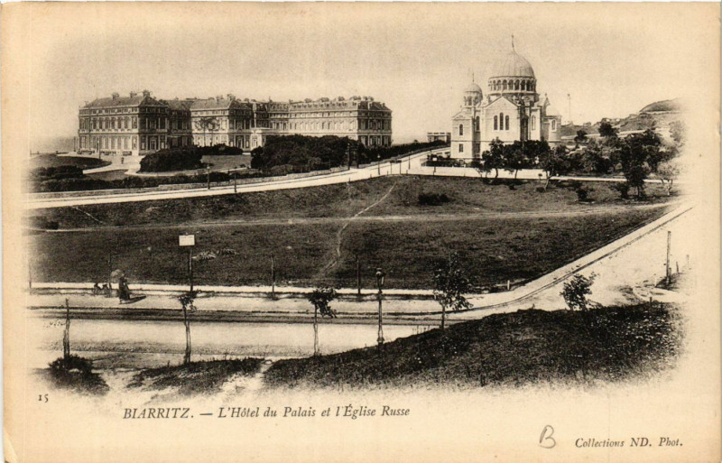 Carte postale ancienne Biarritz Hotel du Palais et l'Eglise Russe à Biarritz