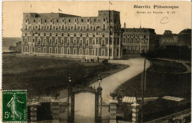 Carte postale ancienne Biarritz Hotel du Palais à Biarritz